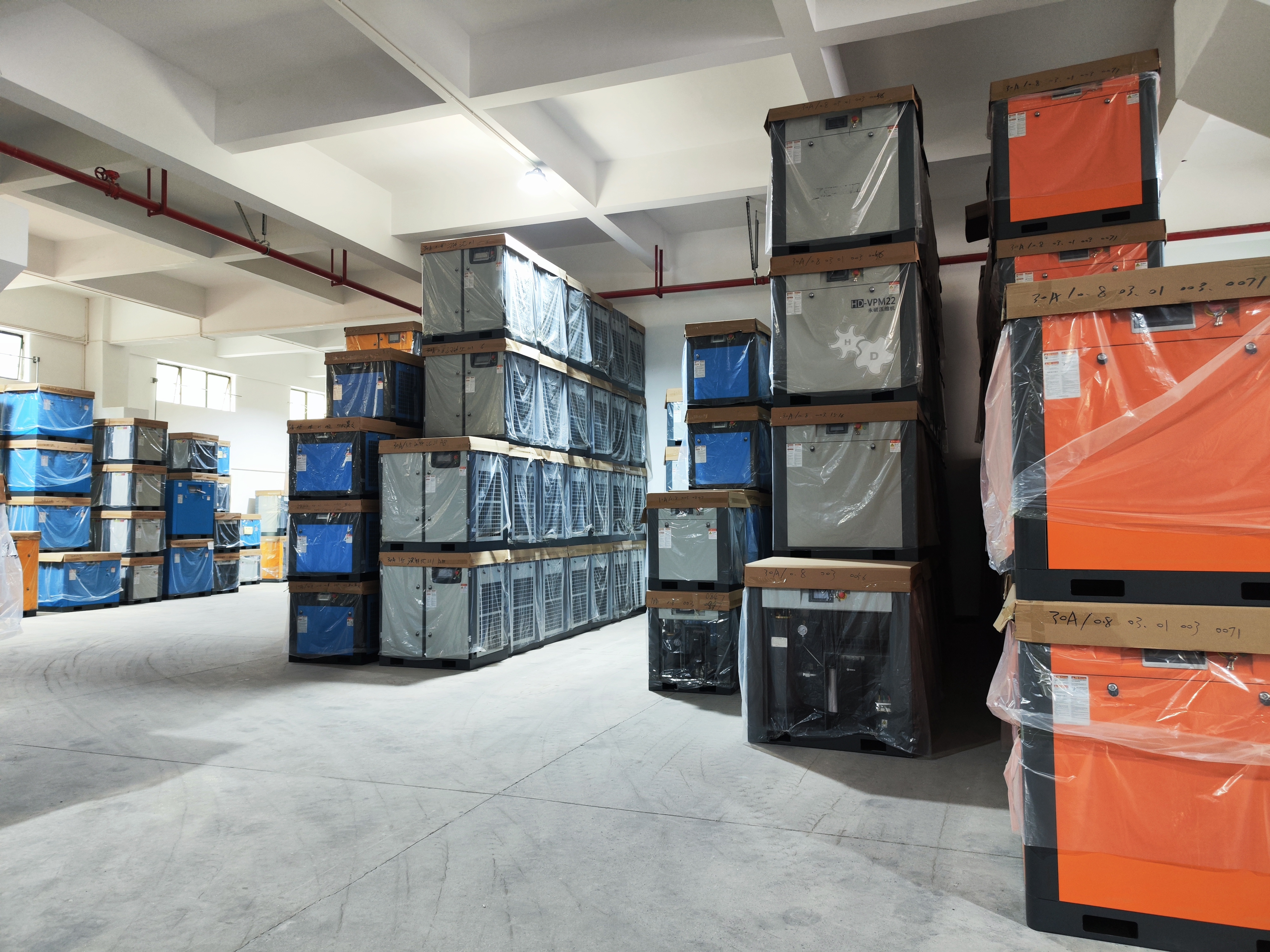 Hi Let me show you our warehouse(图1)