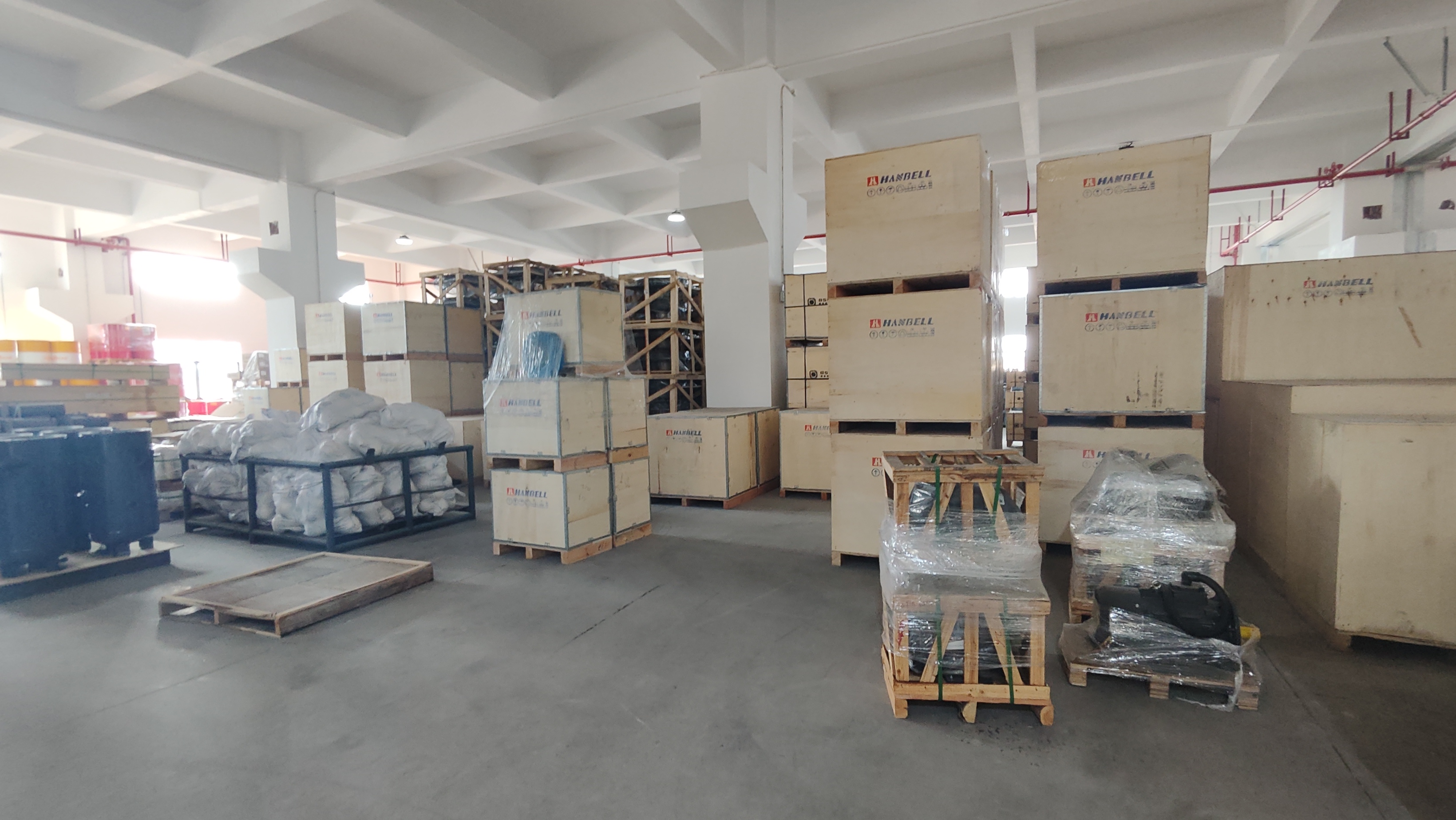 Hi Let me show you our warehouse(图5)