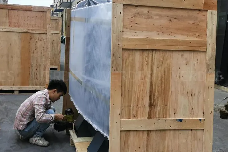 Export packaging for industrial air compressor shipping